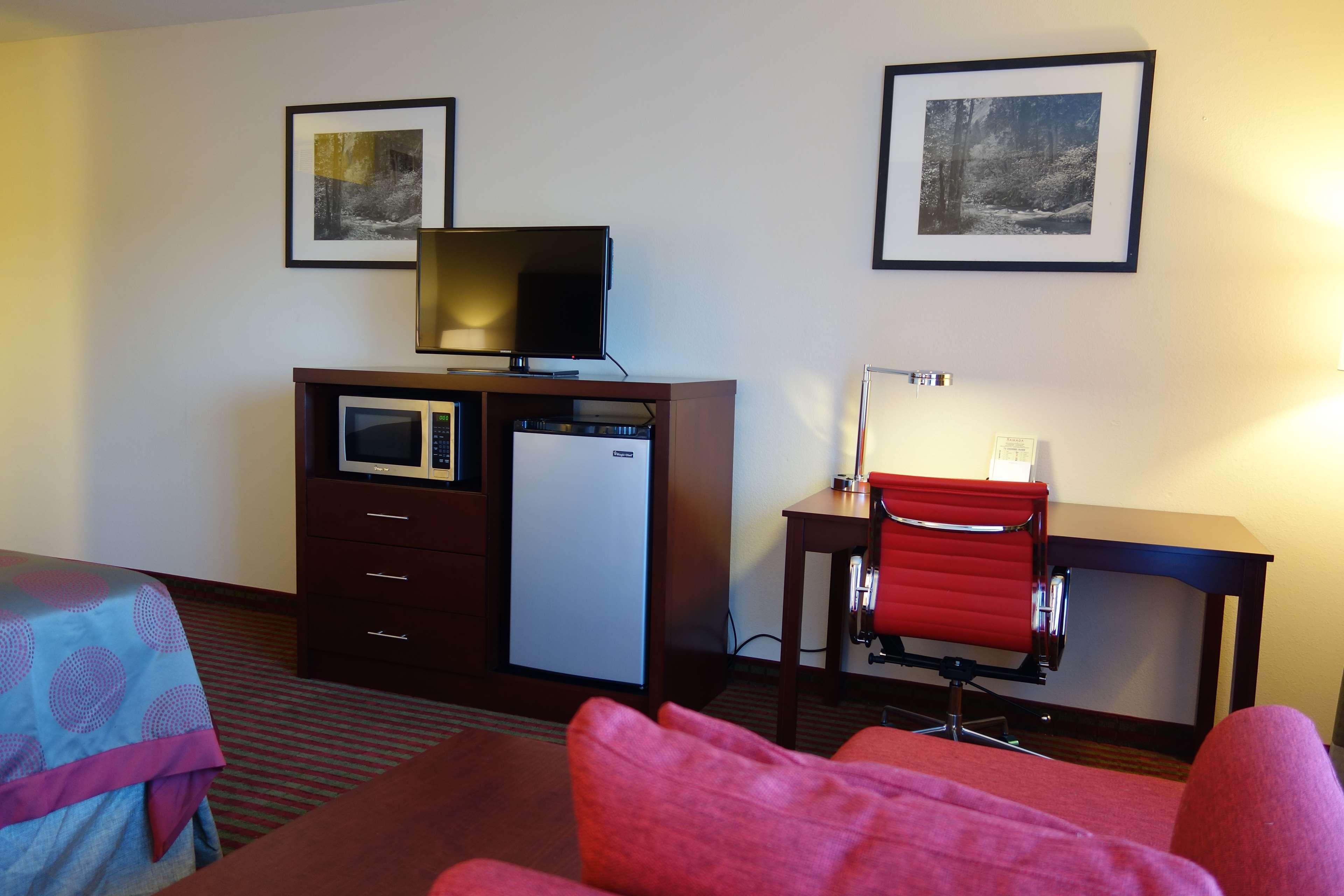 Hotel Ramada By Wyndham Sacramento North Highlands Exterior foto
